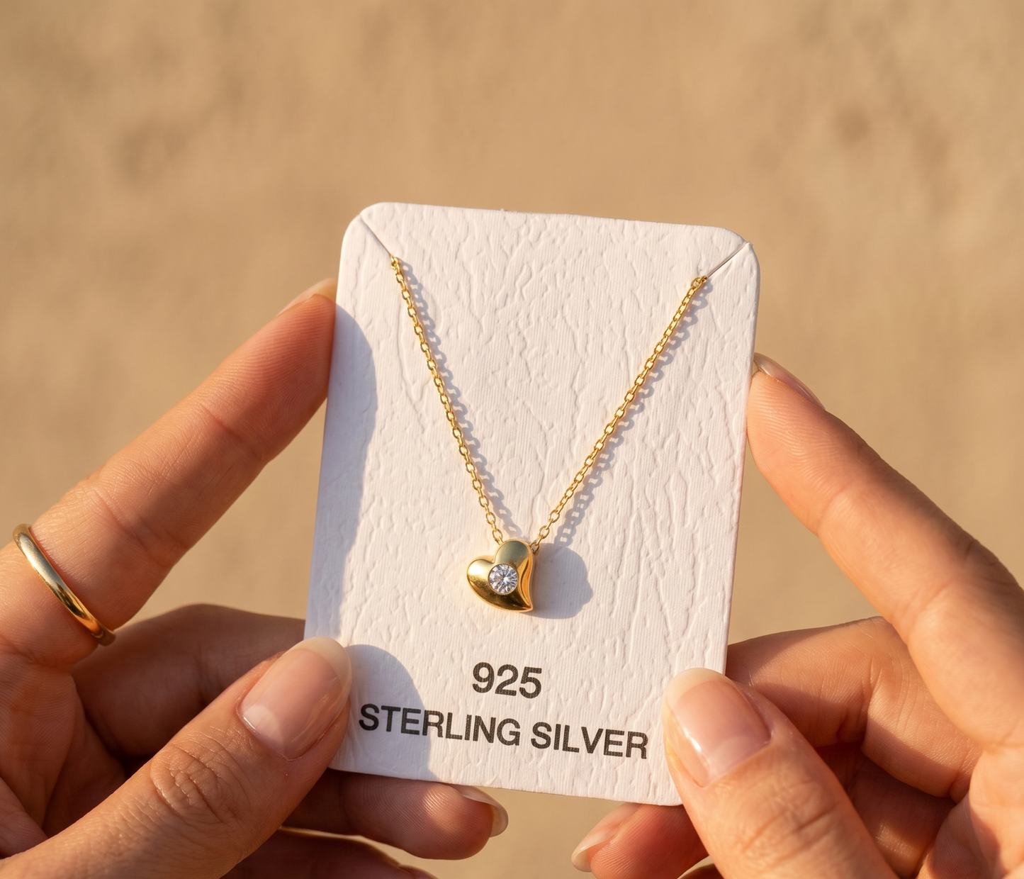 Zirkon Taşlı Minimalist Kalp Kolye